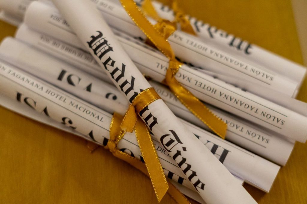 Invitacion imprisa estilo pergamino 2025 bodas
